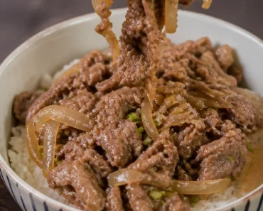 Gyudon (Japanese Beef Bowl)